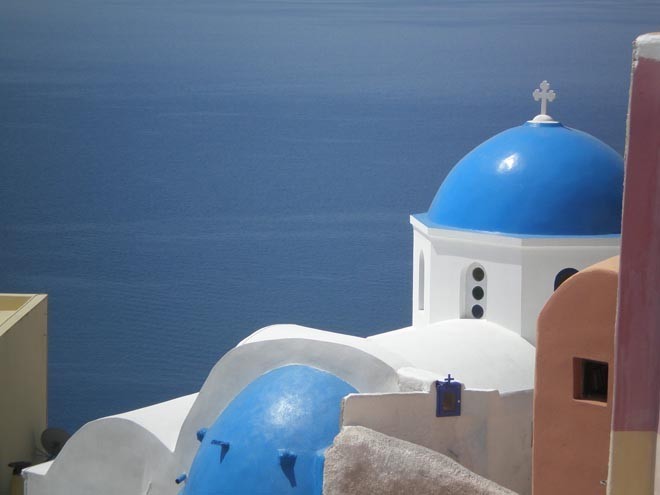 Every picture includes ’Med blue’ domes © Yacht Balvenie